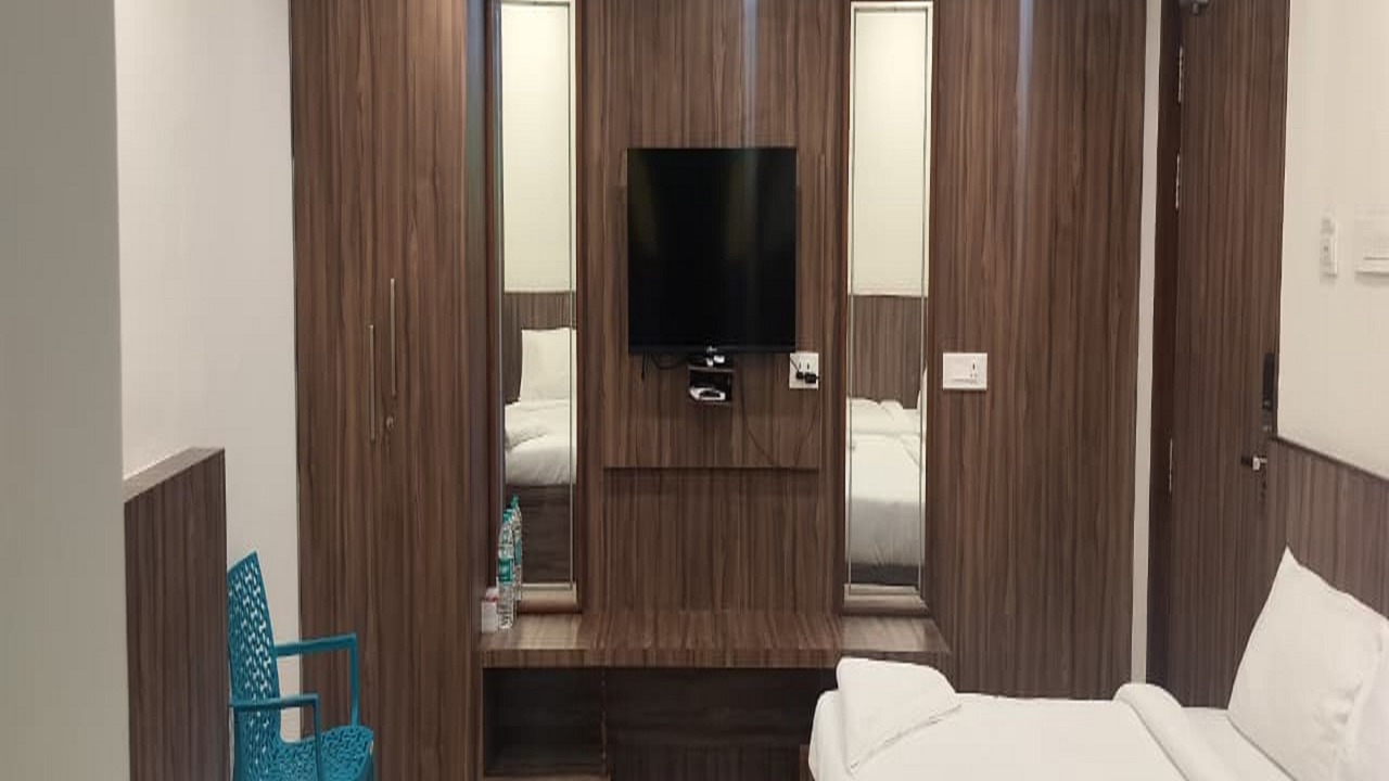 Photo of Bedroom in Thirukadaiyur