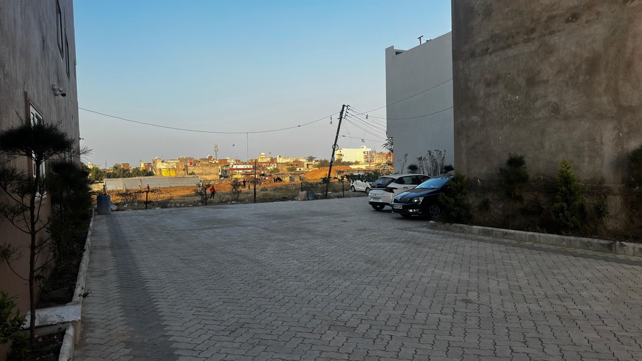 Photo of Others in Rau
