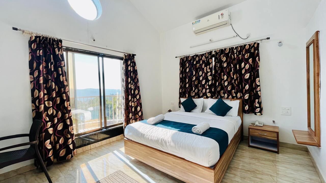 Photo of Bedroom in Mahabaleshwar