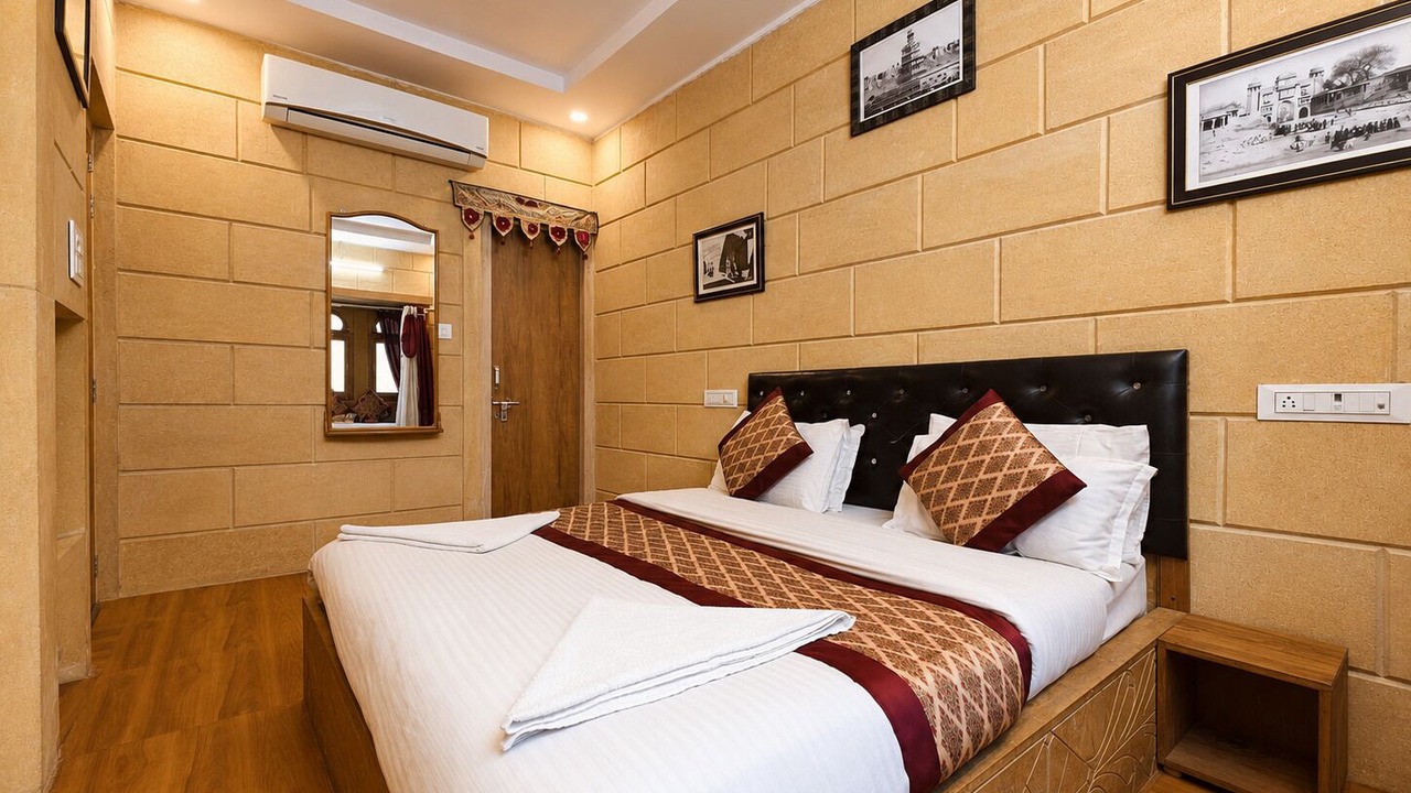Photo of Bedroom in Amar Sagar Pol