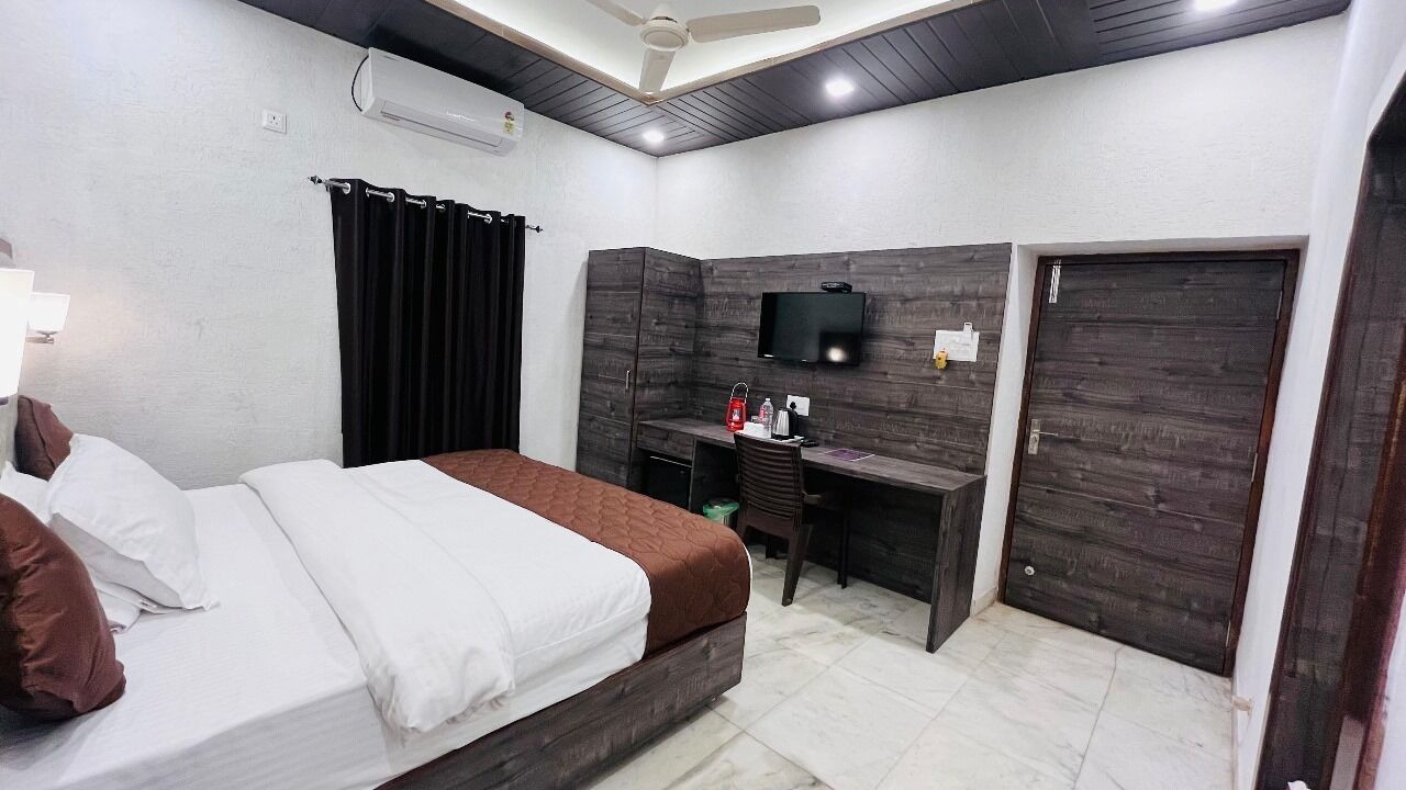 Photo of Bedroom in Mount Abu