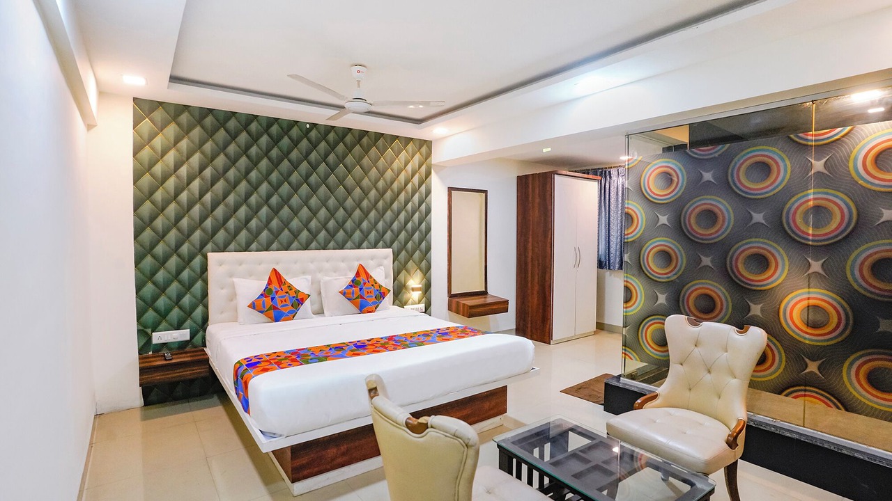 Photo of Bedroom in Kolegaon