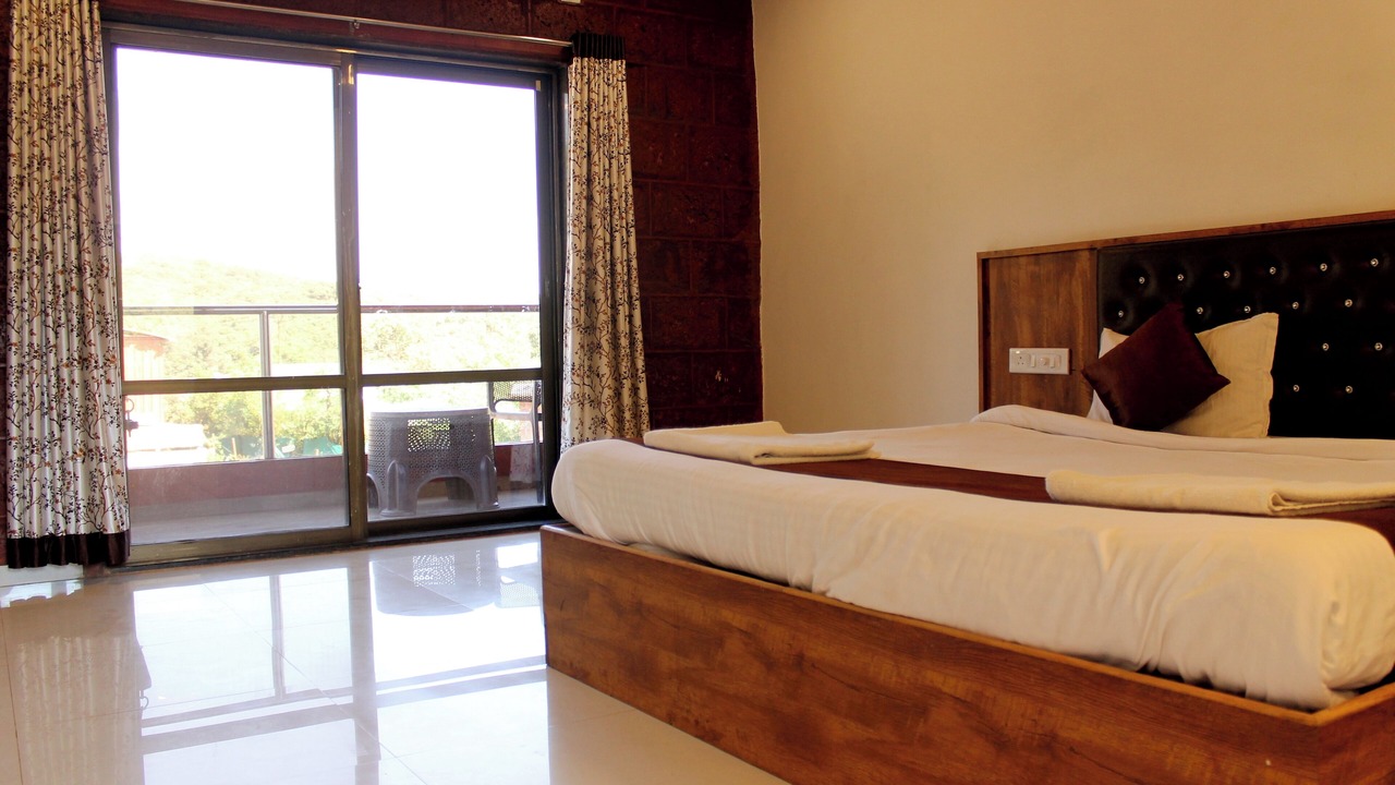 Photo of Bedroom in Mahabaleshwar
