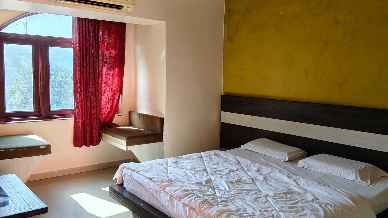 Photo of Bedroom in Shamlaji