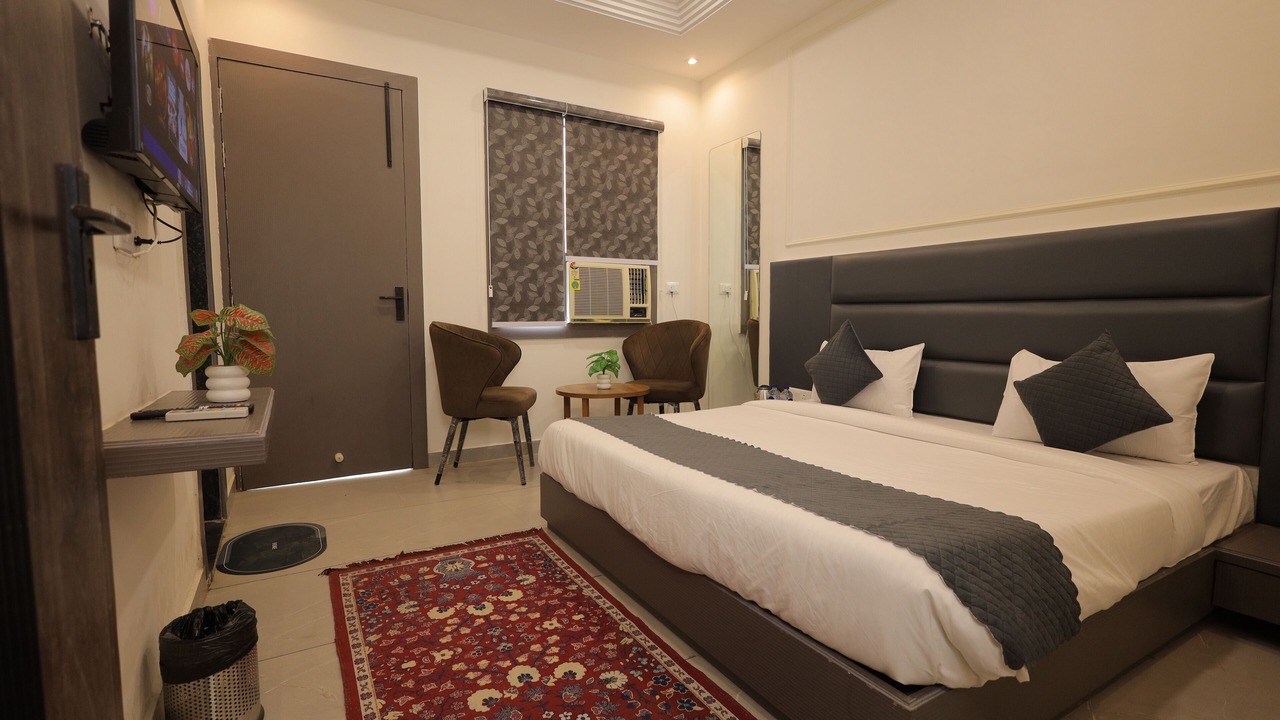 Photo of Bedroom in Taj Ganj