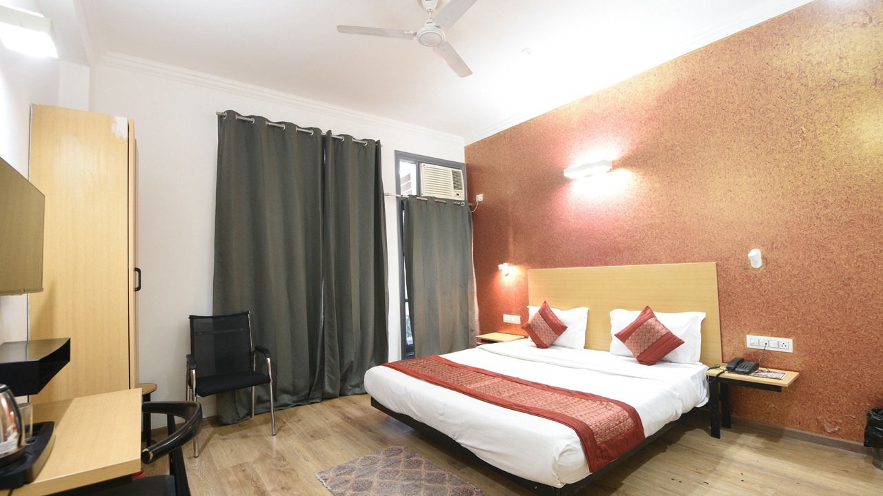 Photo of Bedroom in DLF City