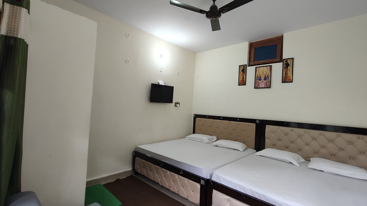 Photo of Bedroom in Ukhimath