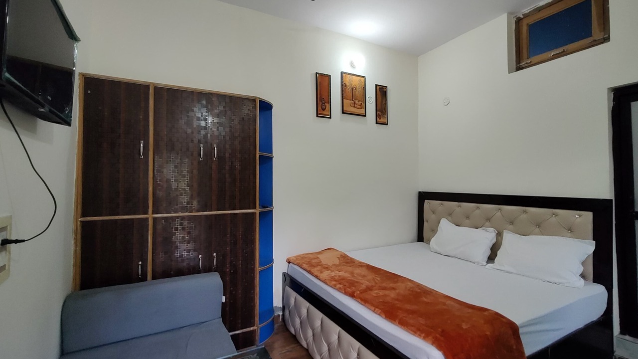 Photo of Bedroom in Ukhimath