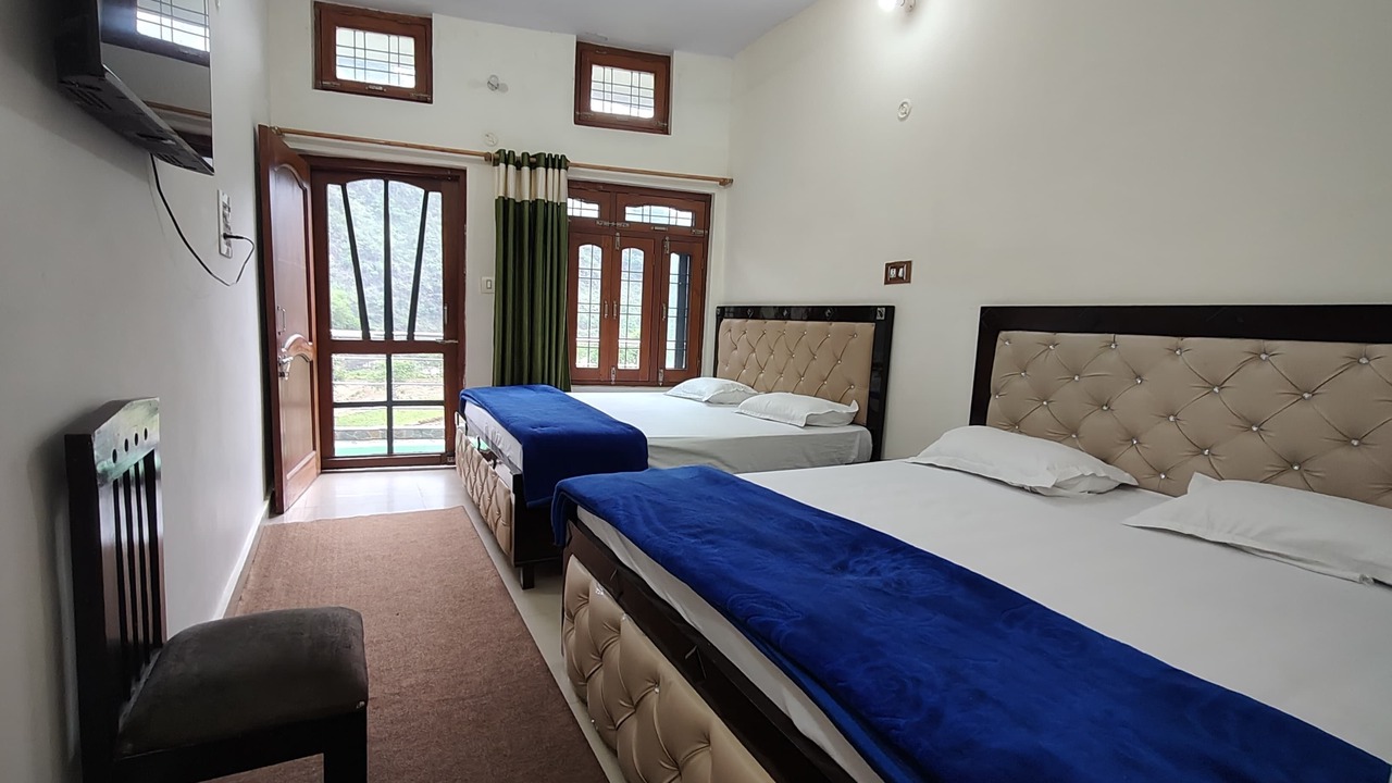 Photo of Bedroom in Ukhimath