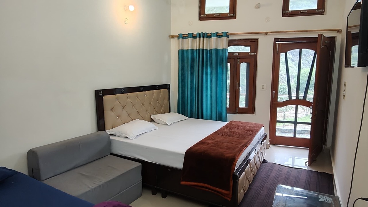 Photo of Bedroom in Ukhimath
