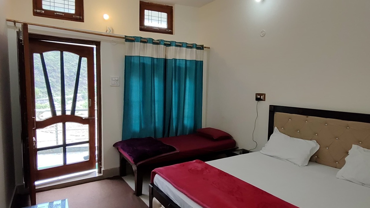 Photo of Bedroom in Ukhimath
