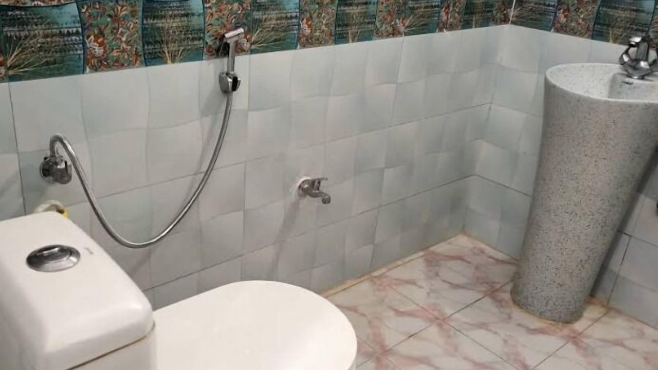 Photo of Bathroom in Ukhimath