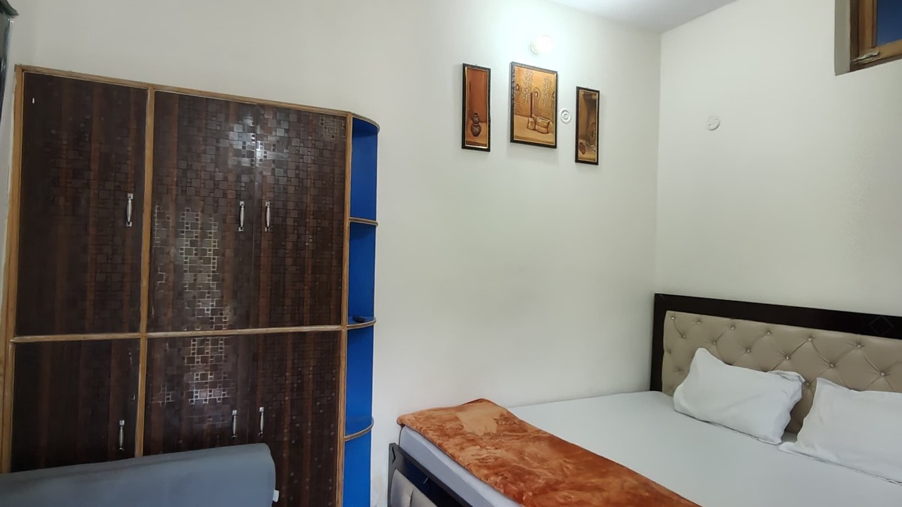 Photo of Bedroom in Ukhimath