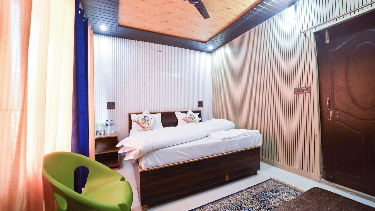 Photo of Bedroom in Narainkoti