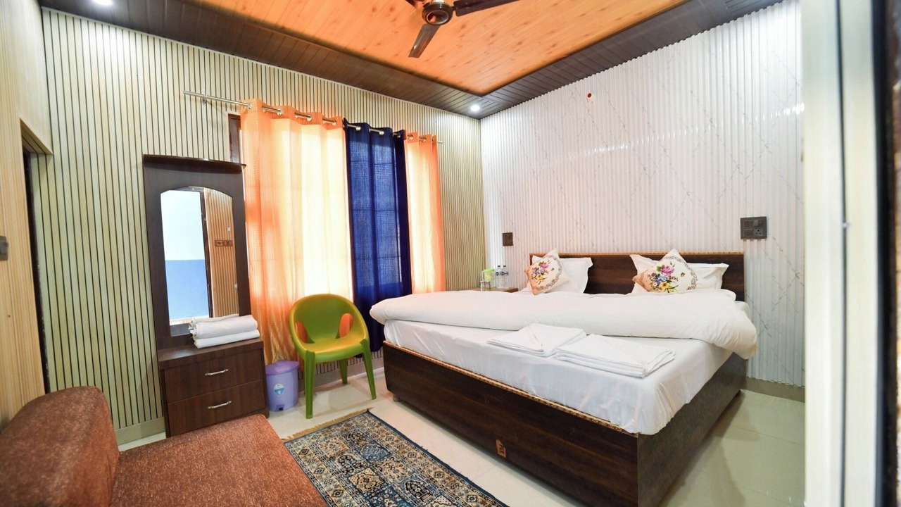 Photo of Bedroom in Narainkoti