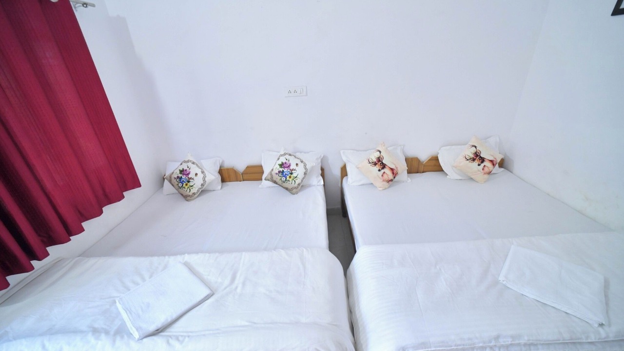 Photo of Bedroom in Narainkoti