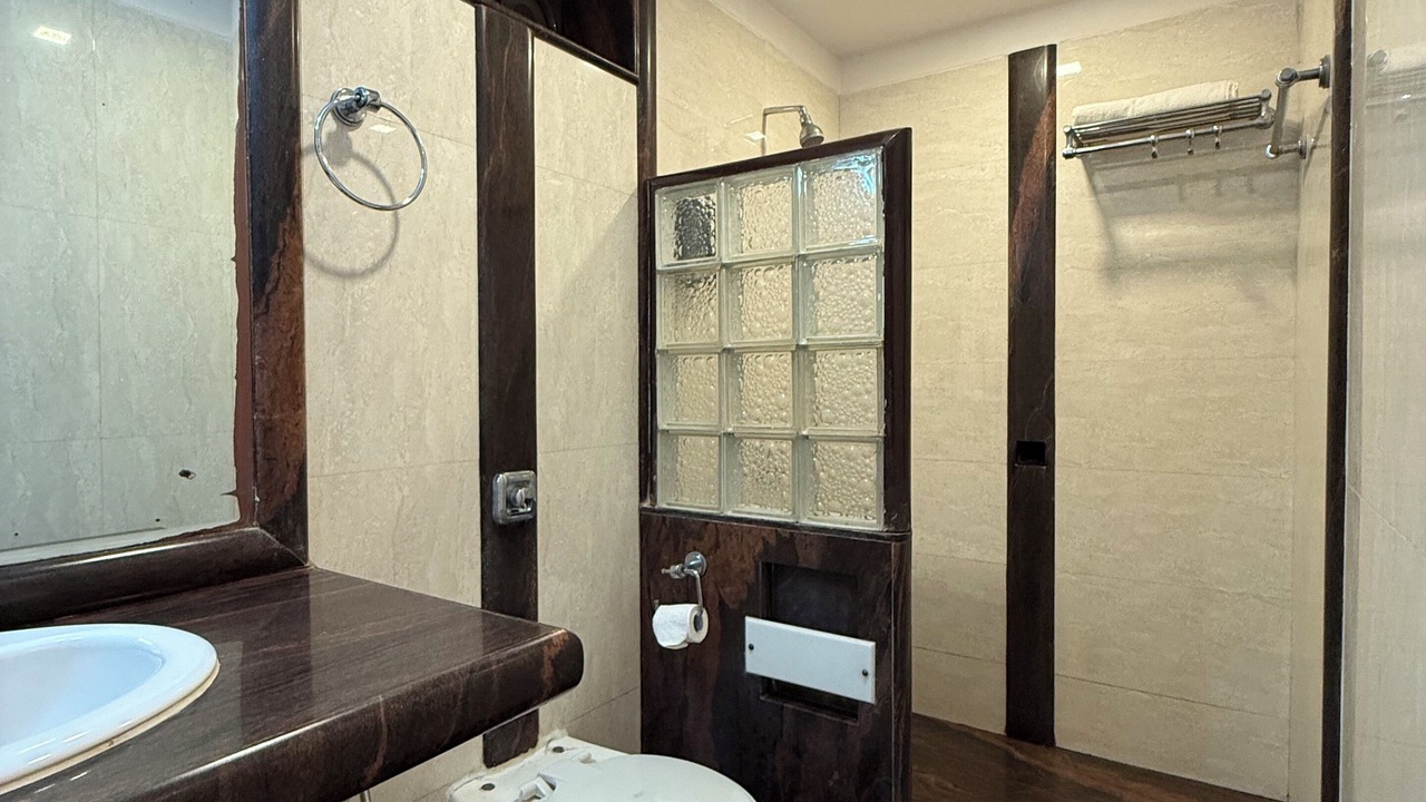 Photo of Bathroom in Juhu