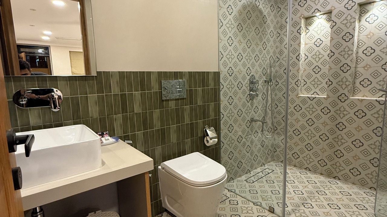 Photo of Bathroom in Juhu