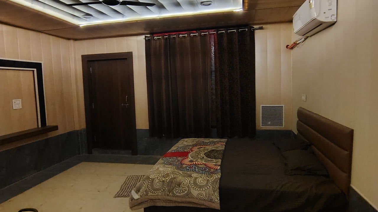 Photo of Bedroom in Basoda
