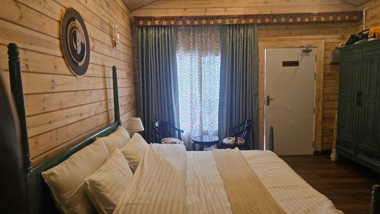 Photo of Bedroom in Badrinath