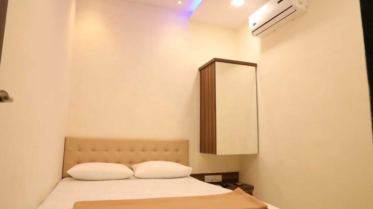 Photo of Bedroom in Jogeshwari East