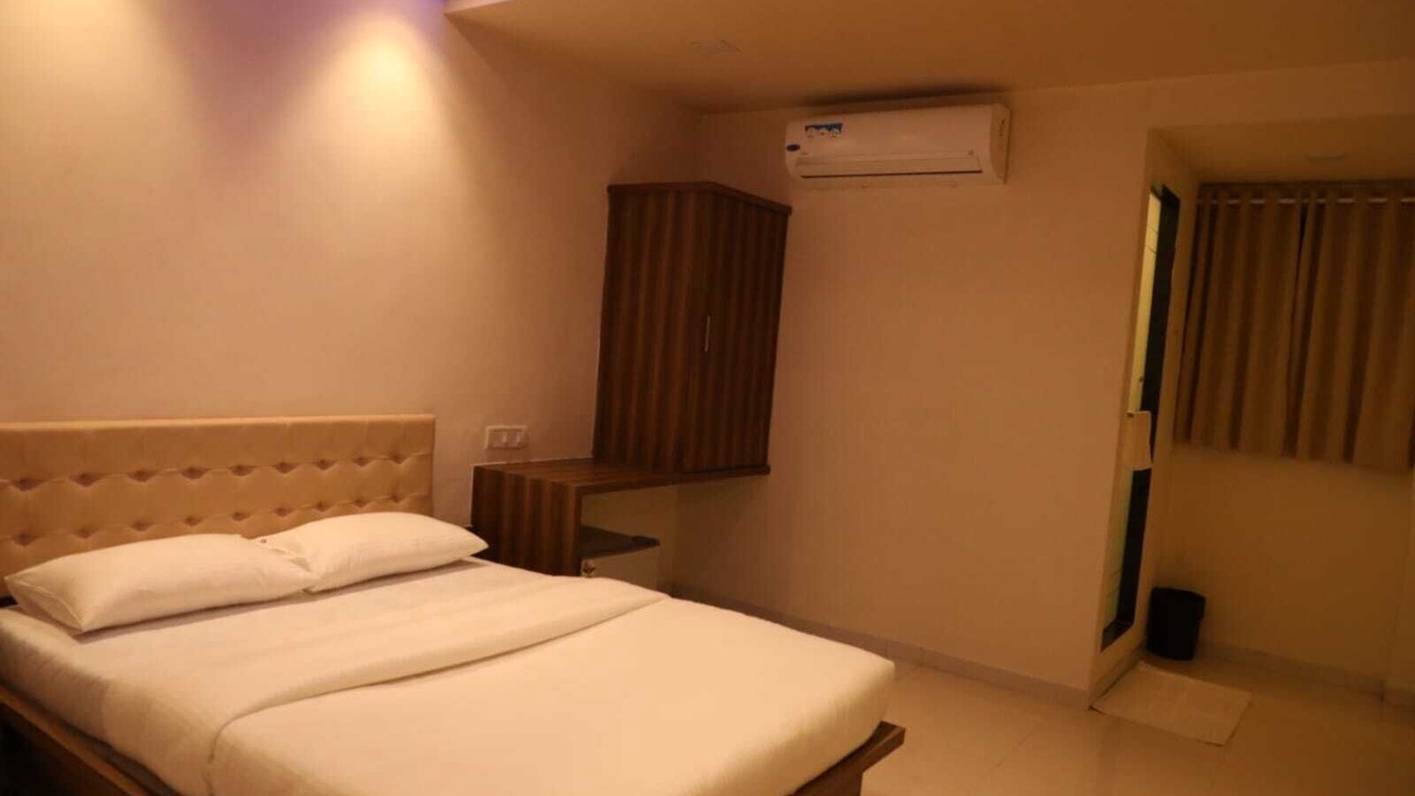 Photo of Bedroom in Jogeshwari East