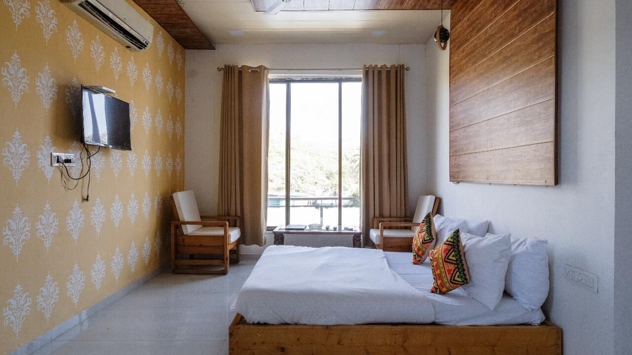 Photo of Bedroom in Mount Abu