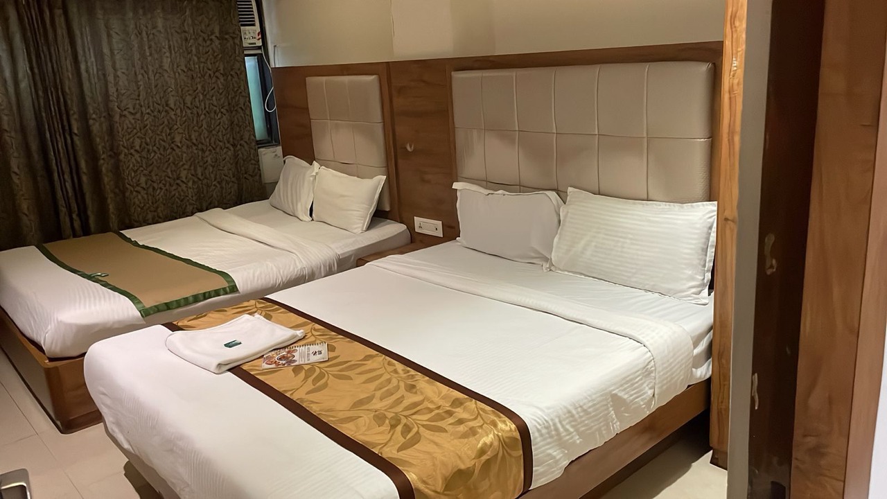 Photo of Bedroom in Vile Parle