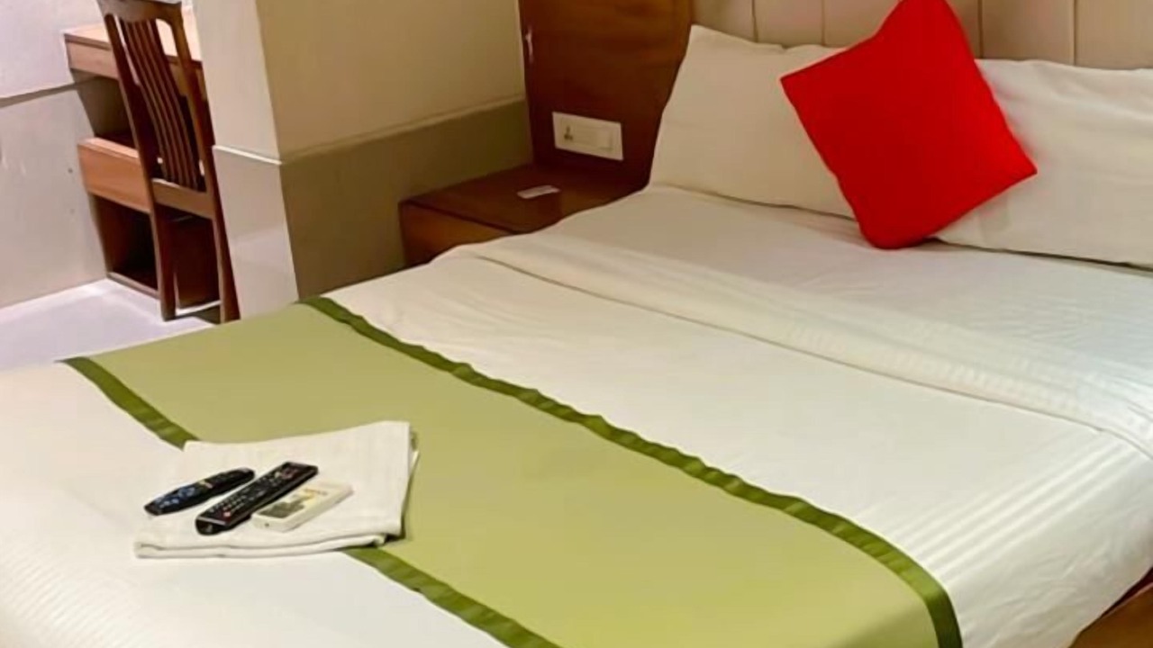 Photo of Bedroom in Vile Parle