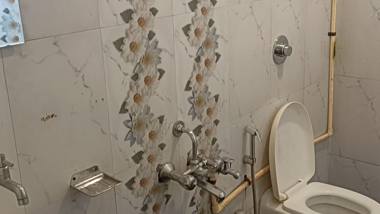 Photo of Bathroom in Mahabaleshwar