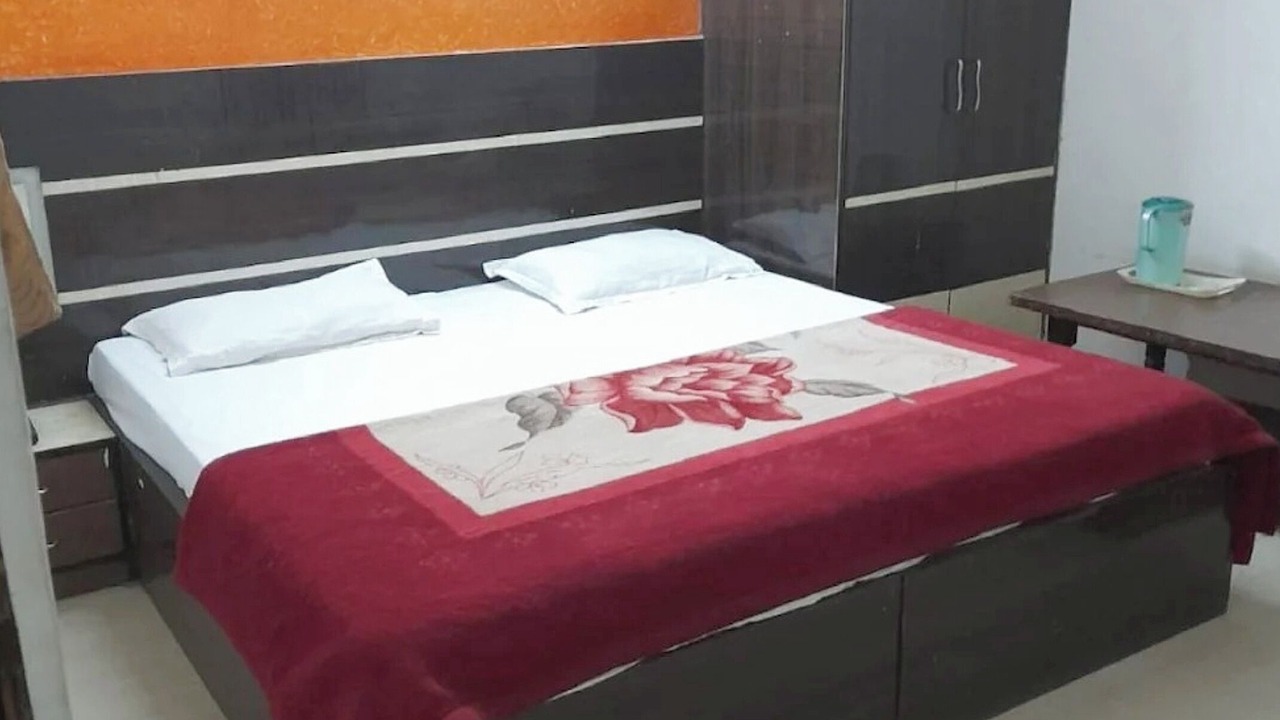 Photo of Bedroom in Taj Ganj