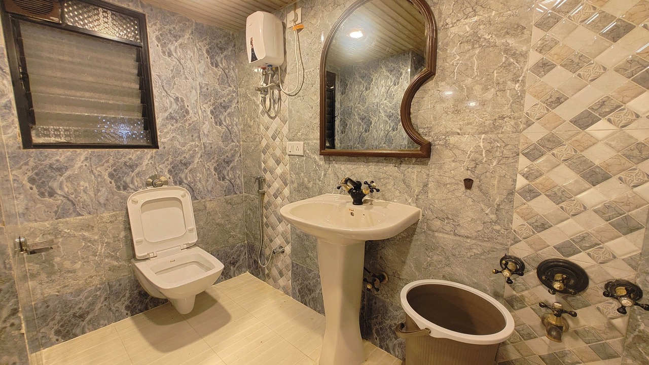 Photo of Bathroom in Mahabaleshwar