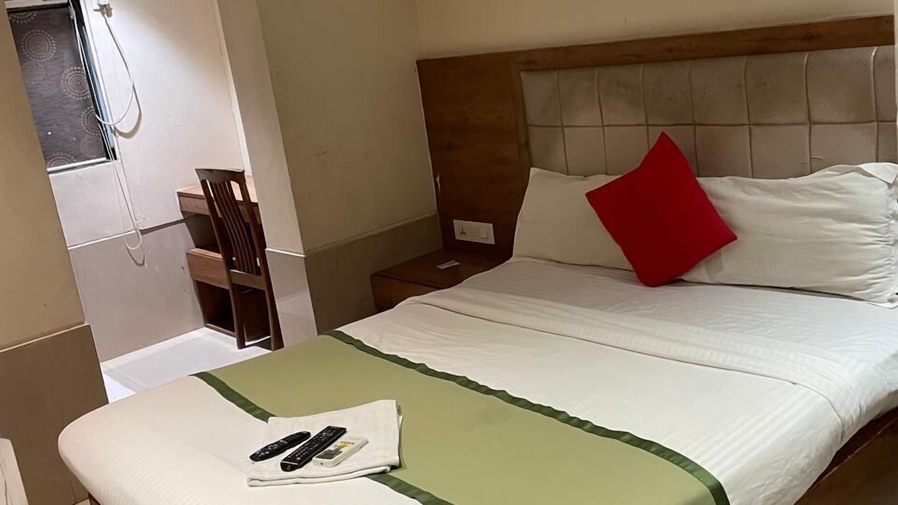 Photo of Bedroom in Vile Parle