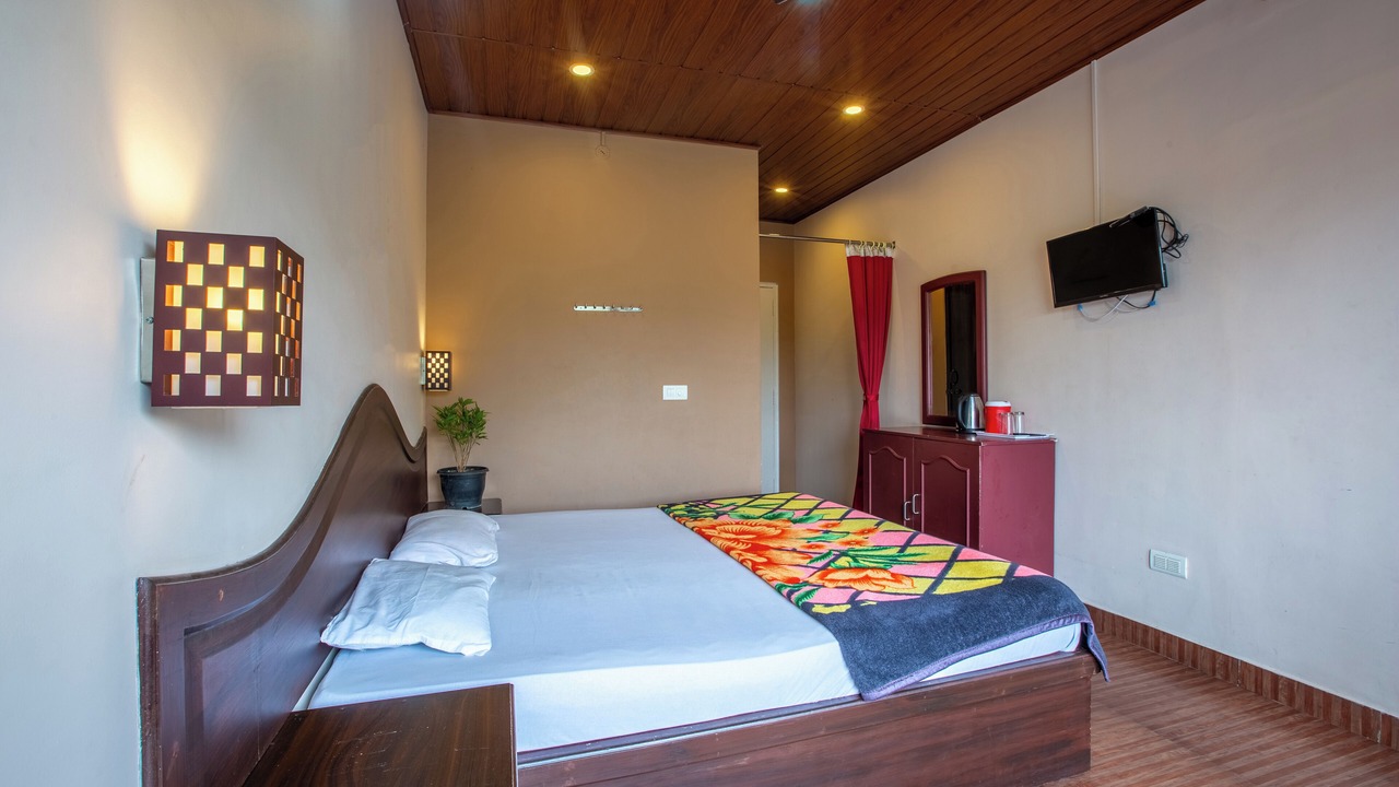 Photo of Bedroom in Valparai