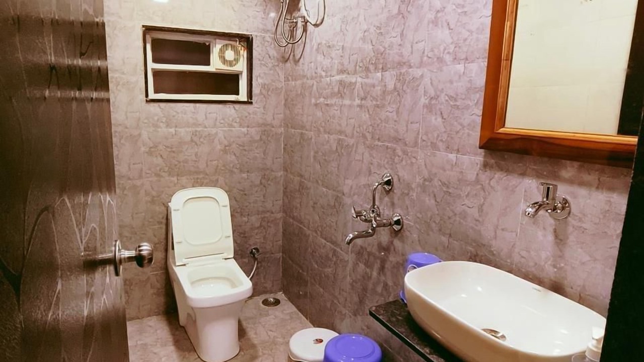 Photo of Bathroom in Mahabaleshwar