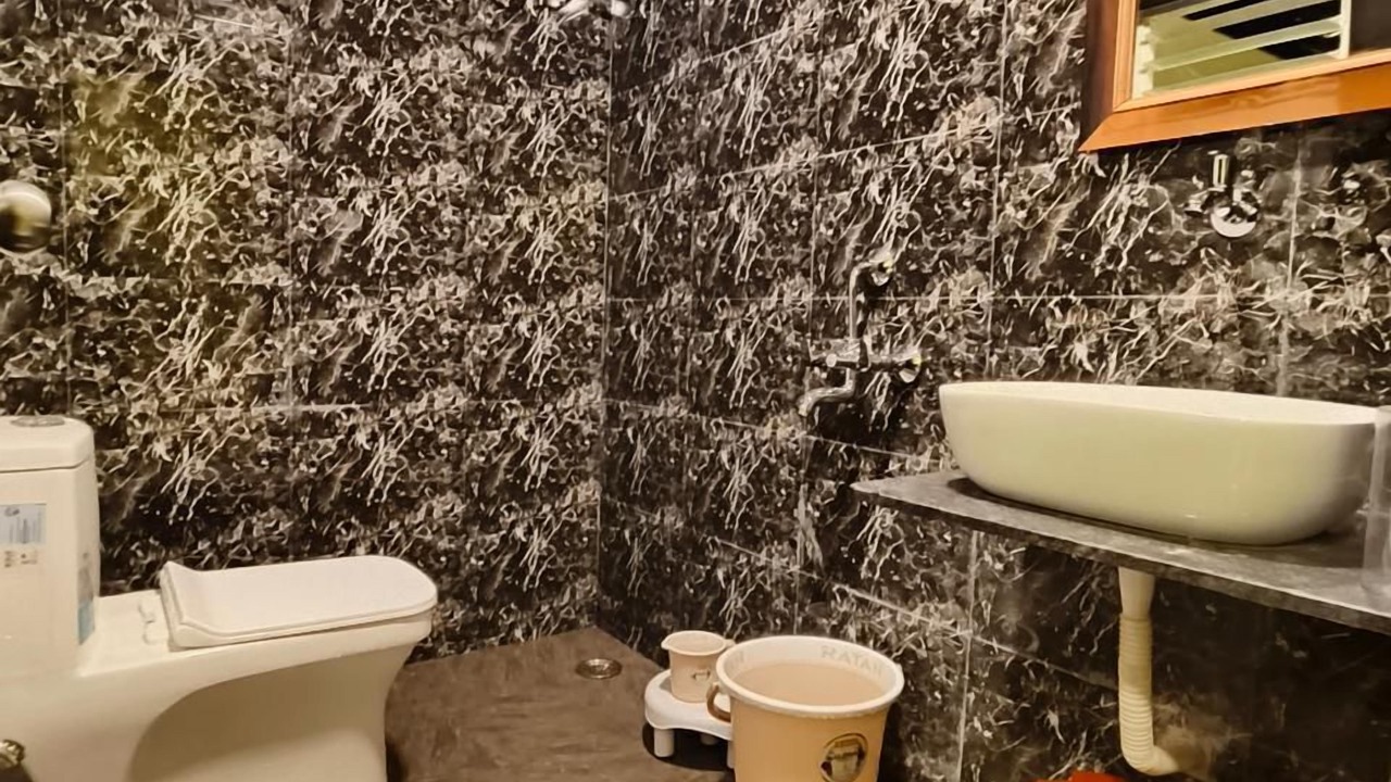 Photo of Bathroom in Mahabaleshwar