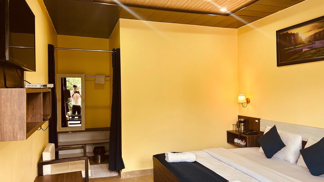 Photo of Bedroom in Narainkoti