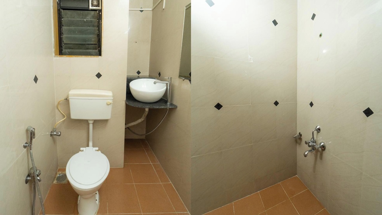 Photo of Bathroom in Mahabaleshwar