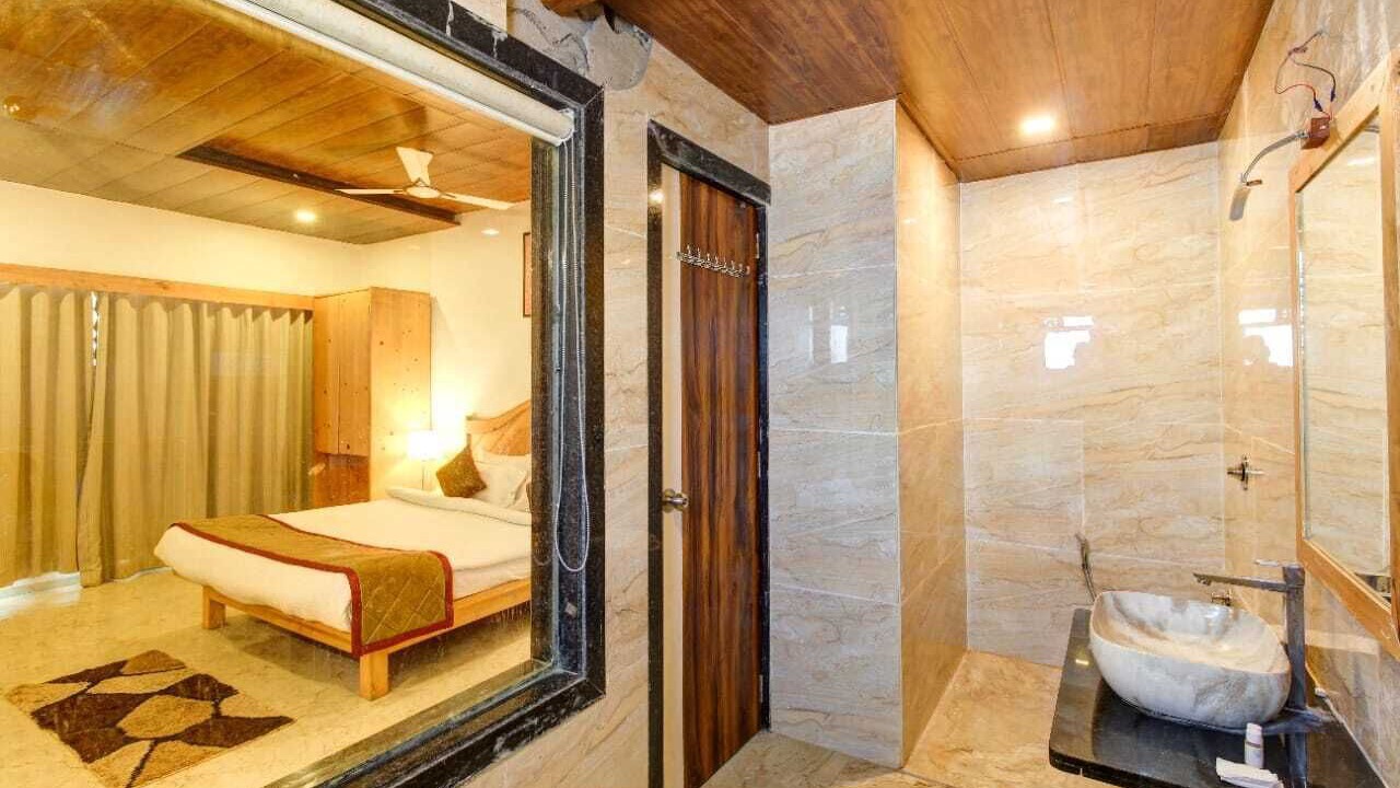 Photo of Bathroom in Mahabaleshwar