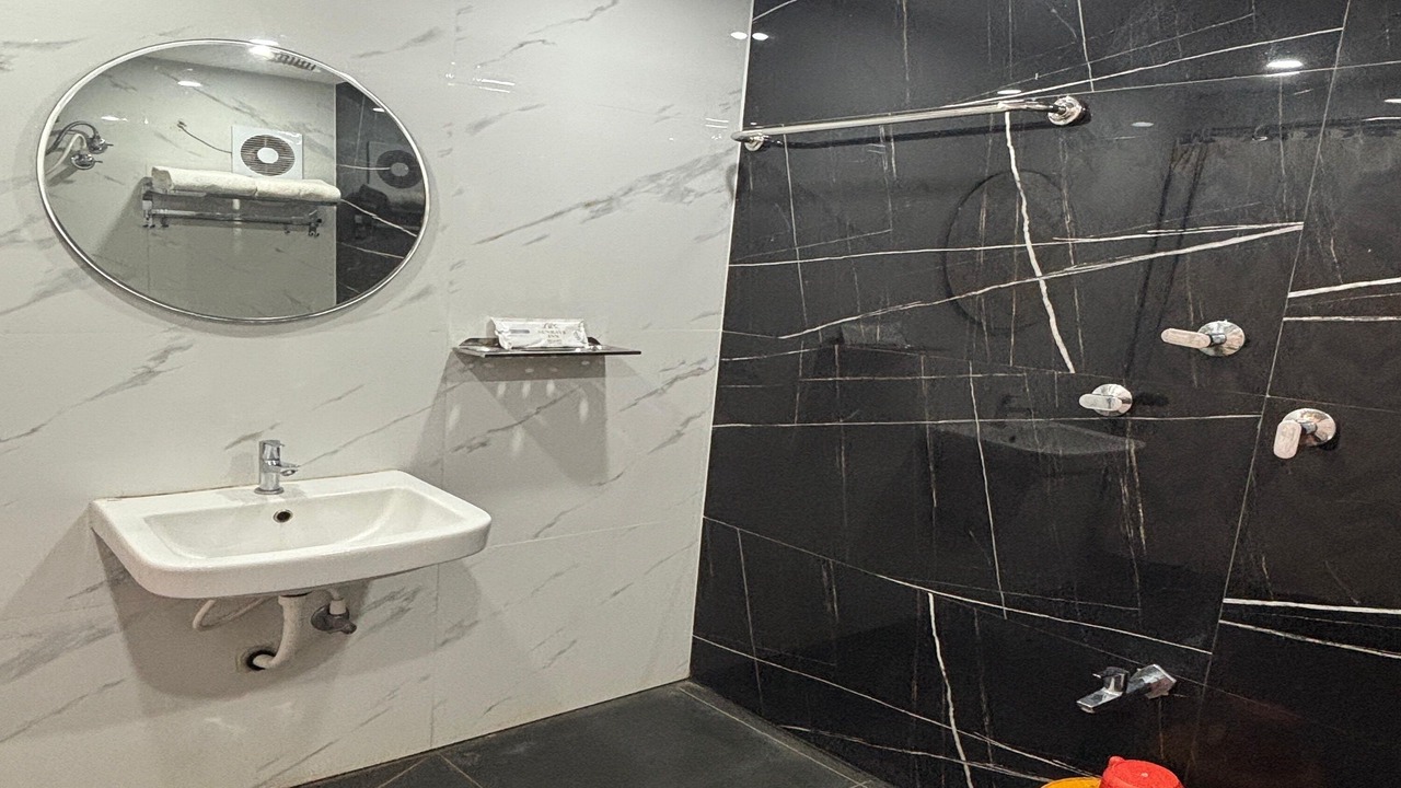 Photo of Bathroom in Manjakuttai