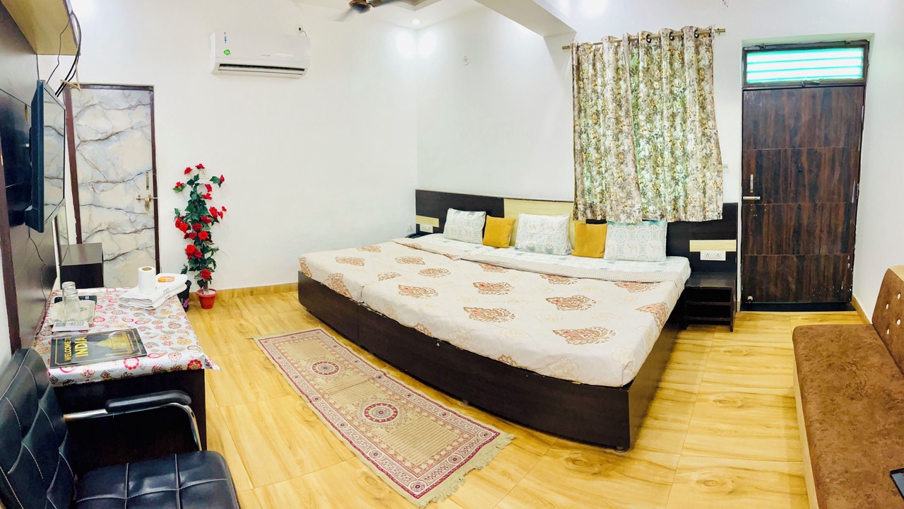 Photo of Bedroom in Taj Ganj
