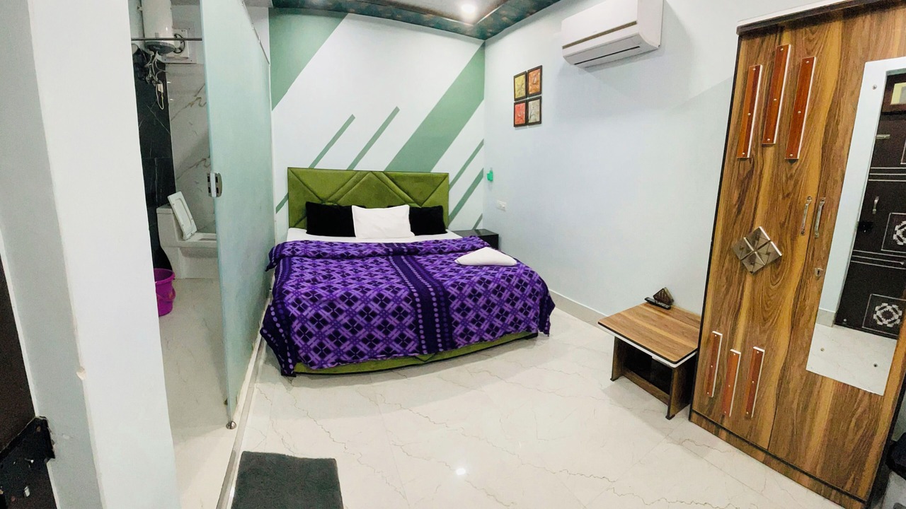 Photo of Bedroom in Taj Ganj