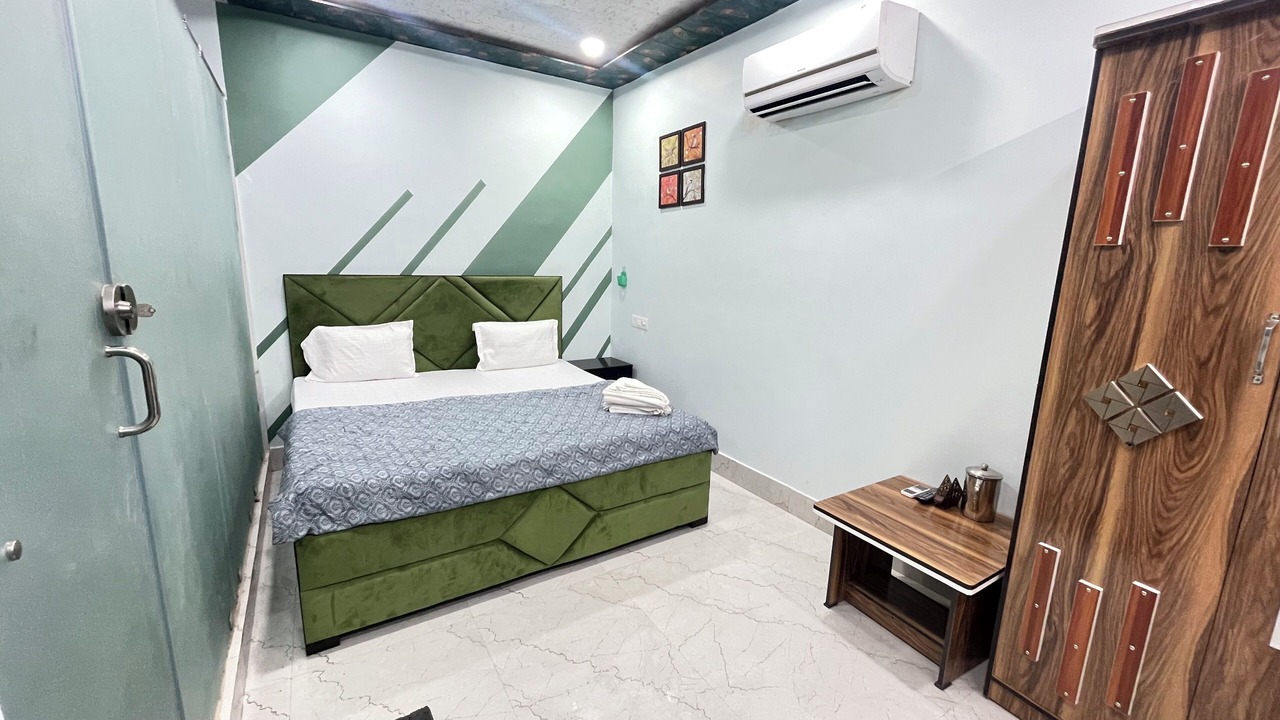 Photo of Bedroom in Taj Ganj