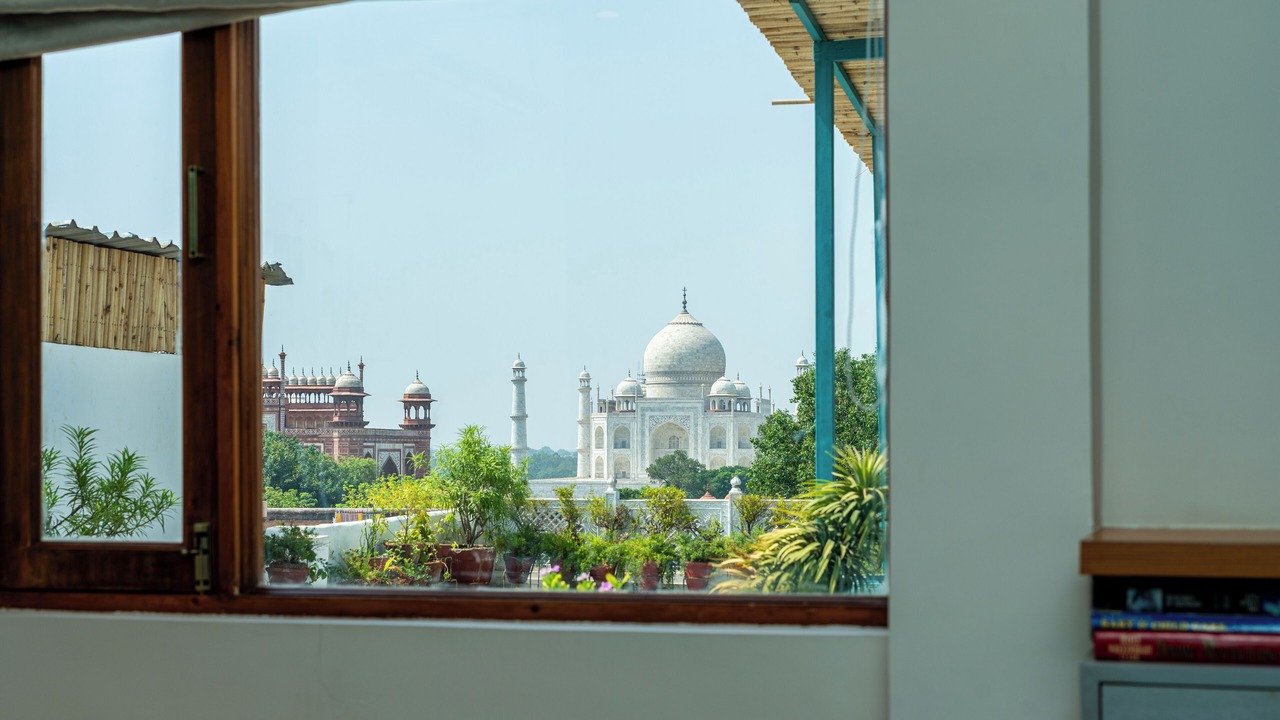 Photo of Bedroom in Taj Ganj