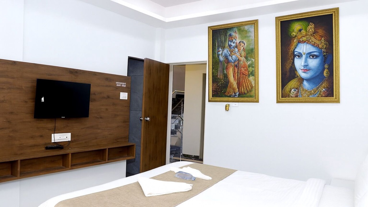 Photo of Bedroom in Tuljapur