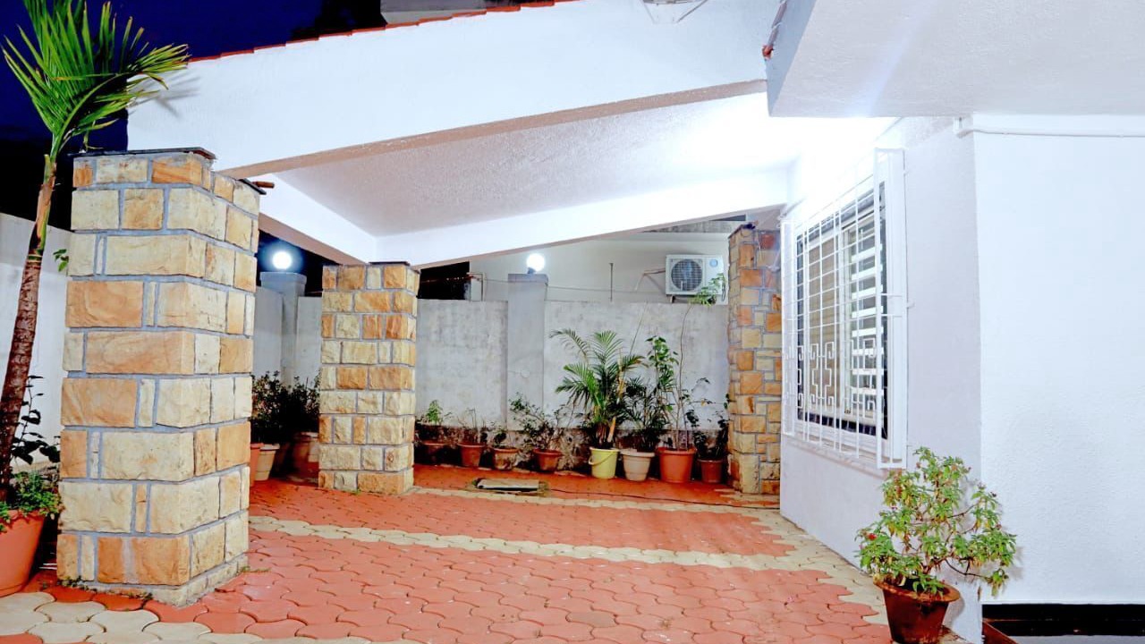 Photo of Bathroom in Mahabaleshwar