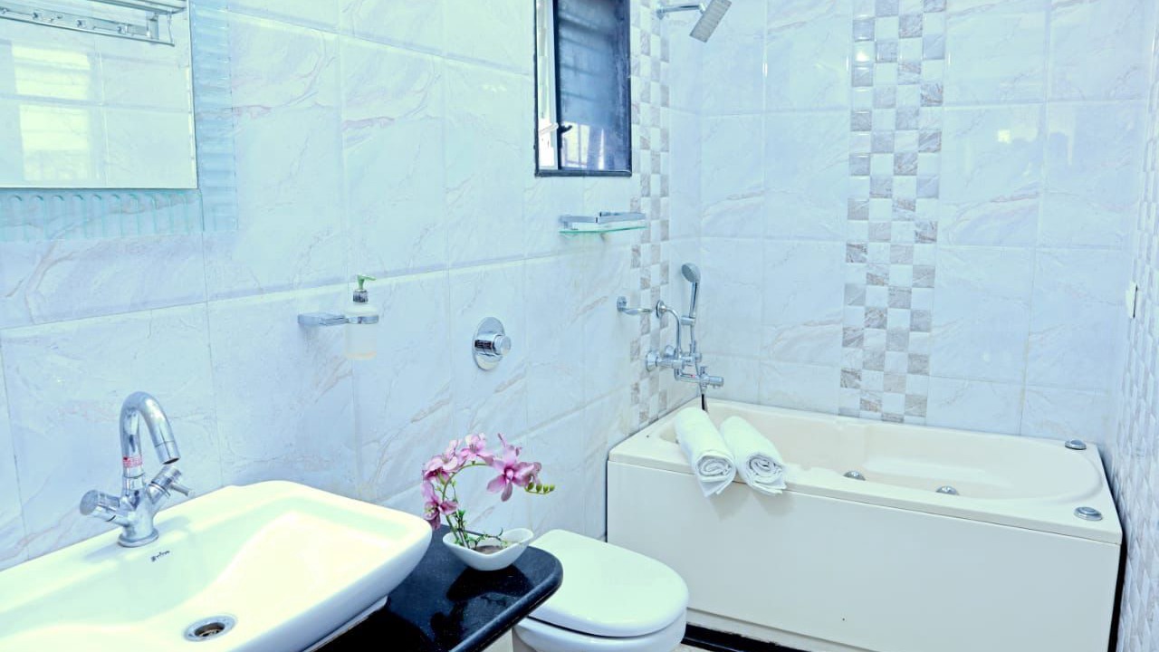 Photo of Bathroom in Mahabaleshwar