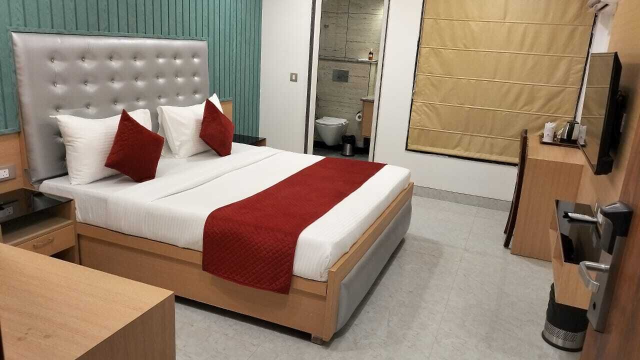 Photo of Bedroom in DLF Phase 3