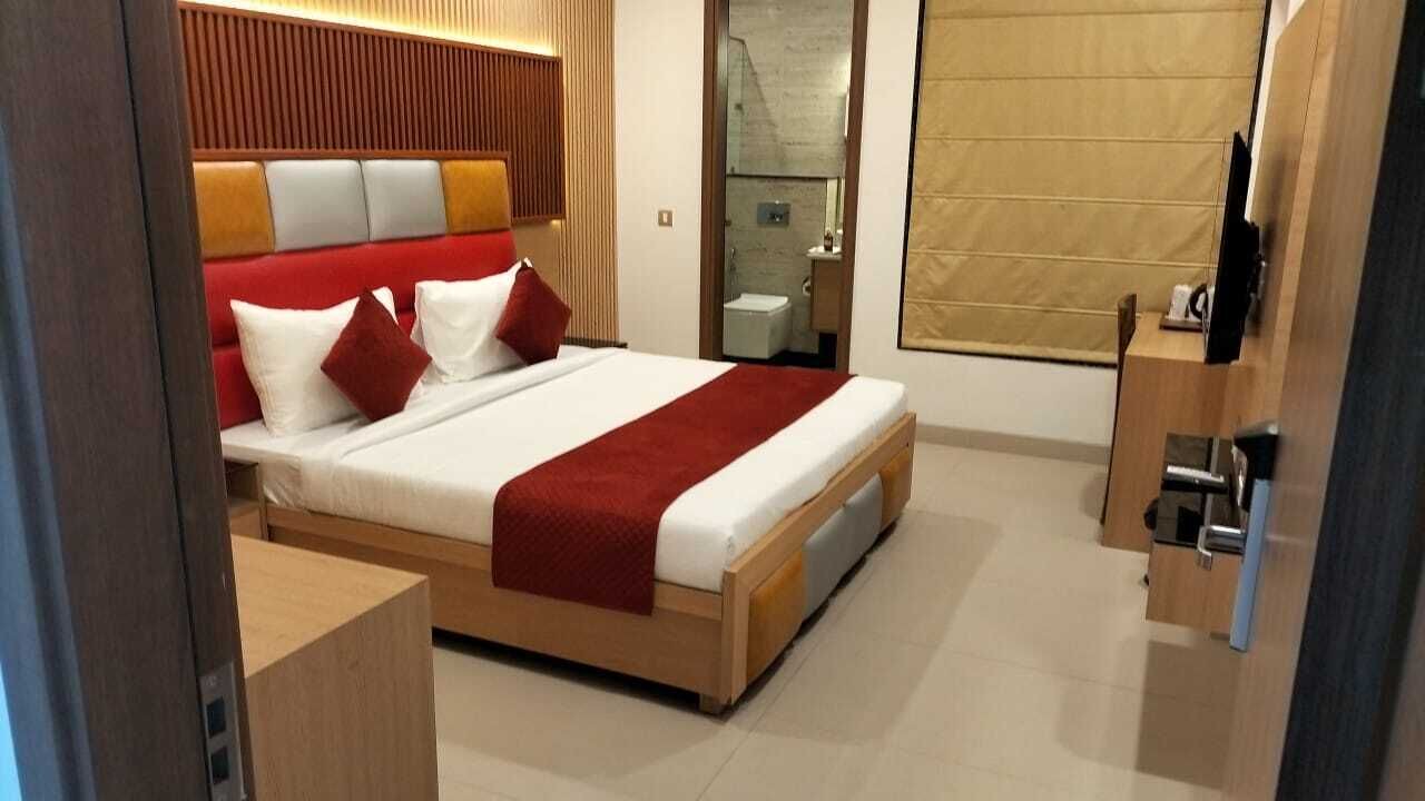 Photo of Bedroom in DLF Phase 3