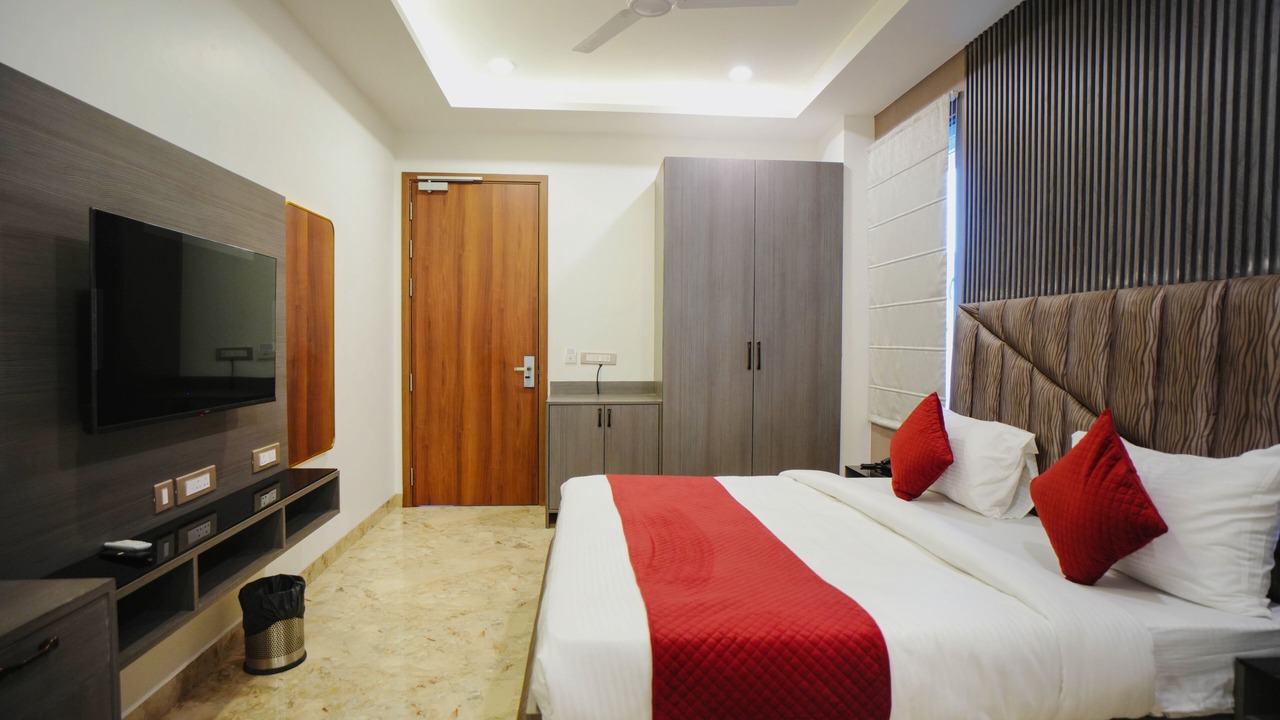 Photo of Bedroom in DLF Phase 3